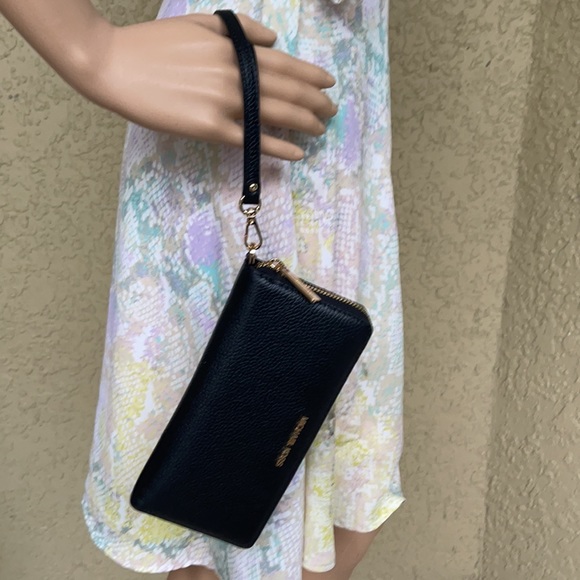 Michael Kors Jet Set Travel Large Travel CONTINENTAL Wallet-Wristlet - Picture 15 of 16